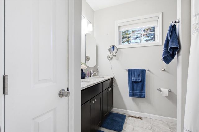 12 Rocky Hill Road, Nottingham, NH 03290