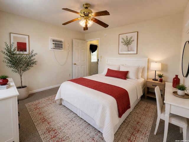 826 Lakeshore Dr S, Bandera, TX 78003