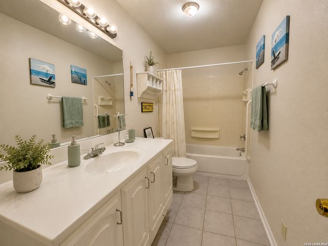 826 Lakeshore Dr S, Bandera, TX 78003