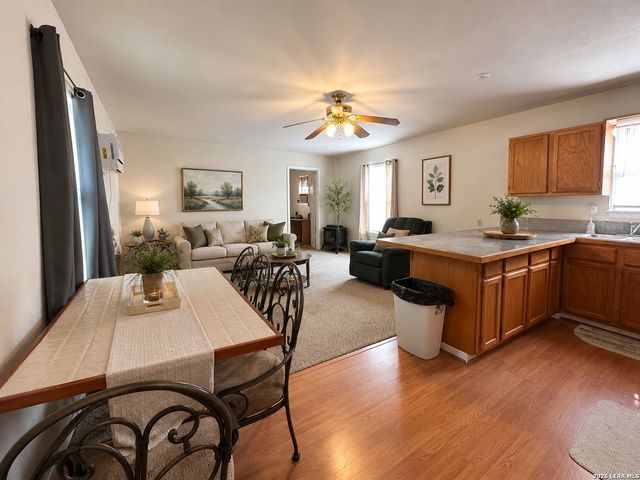 826 Lakeshore Dr S, Bandera, TX 78003