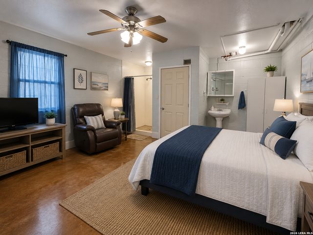 826 Lakeshore Dr S, Bandera, TX 78003