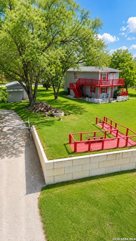 826 Lakeshore Dr S, Bandera, TX 78003