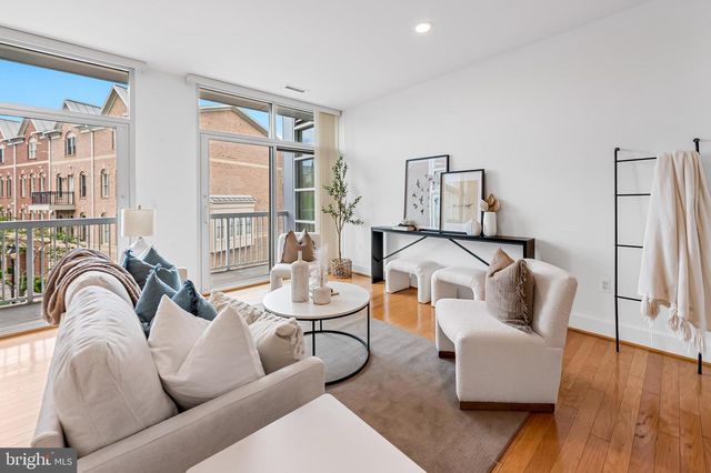 2772 LIGHTHOUSE PT E #211, Baltimore, MD 21224