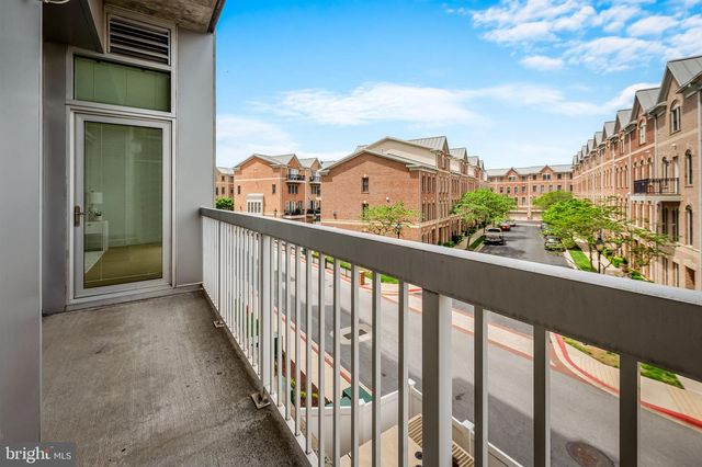 2772 LIGHTHOUSE PT E #211, Baltimore, MD 21224