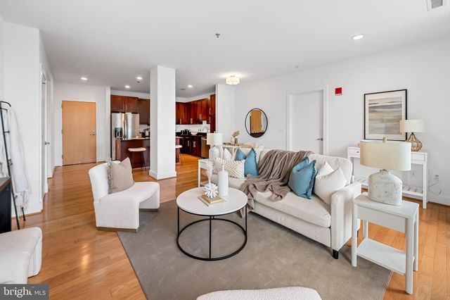 2772 LIGHTHOUSE PT E #211, Baltimore, MD 21224