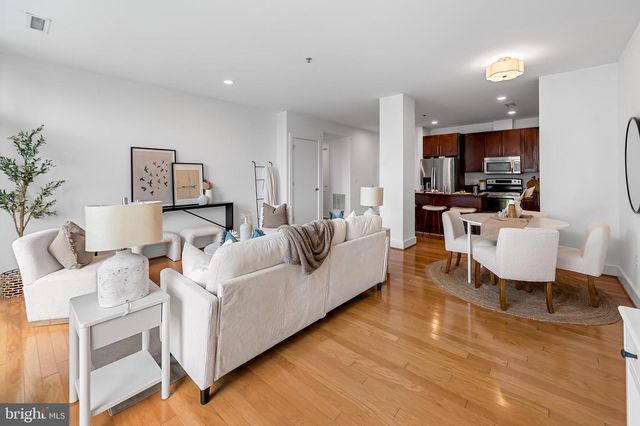 2772 LIGHTHOUSE PT E #211, Baltimore, MD 21224