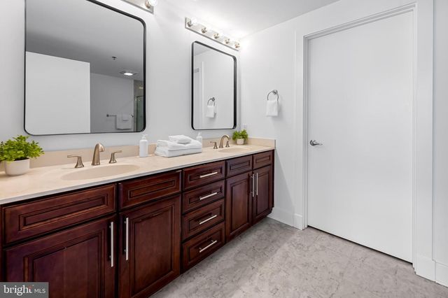 2772 LIGHTHOUSE PT E #211, Baltimore, MD 21224