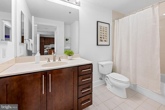 2772 LIGHTHOUSE PT E #211, Baltimore, MD 21224