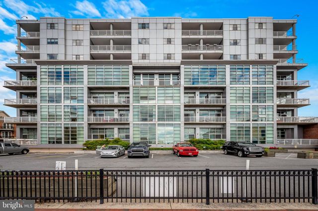 2772 LIGHTHOUSE PT E #211, Baltimore, MD 21224