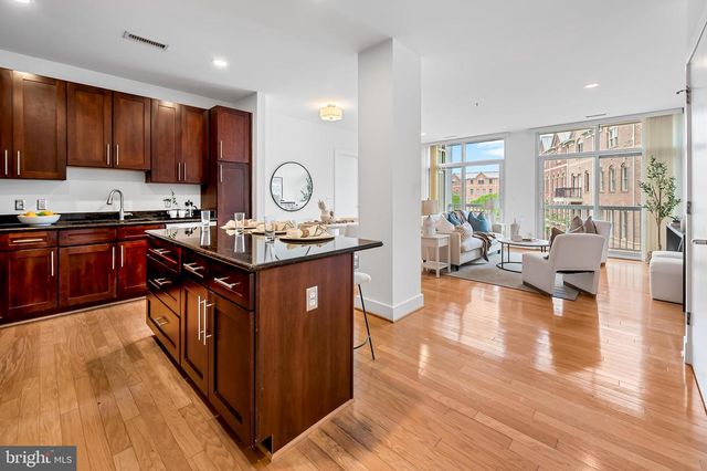 2772 LIGHTHOUSE PT E #211, Baltimore, MD 21224