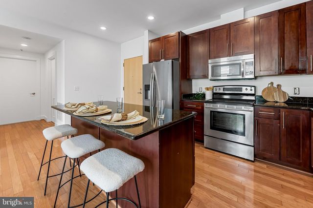 2772 LIGHTHOUSE PT E #211, Baltimore, MD 21224