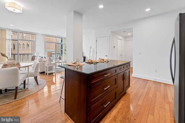 2772 LIGHTHOUSE PT E #211, Baltimore, MD 21224