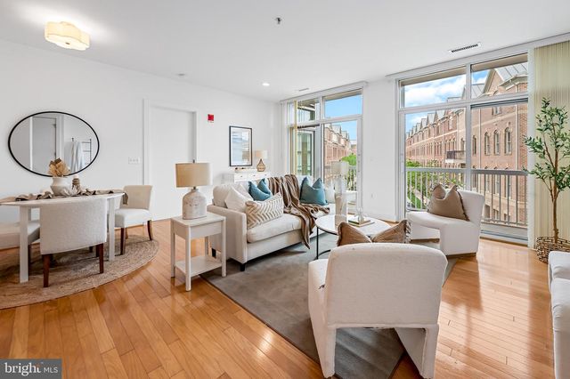 2772 LIGHTHOUSE PT E #211, Baltimore, MD 21224