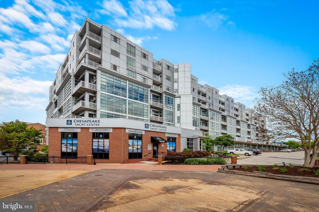 2772 LIGHTHOUSE PT E #211, Baltimore, MD 21224