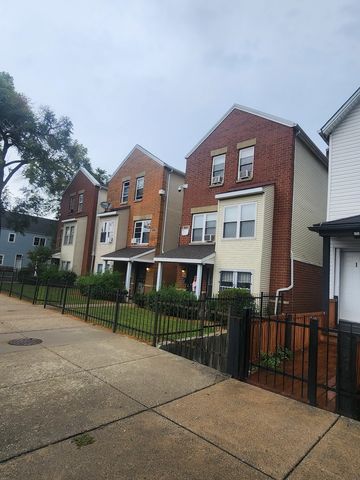 8909 S Houston Avenue, Chicago, IL 60617