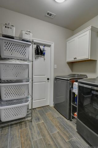 6151 Lake Edge Dr, Baton Rouge, LA 70820