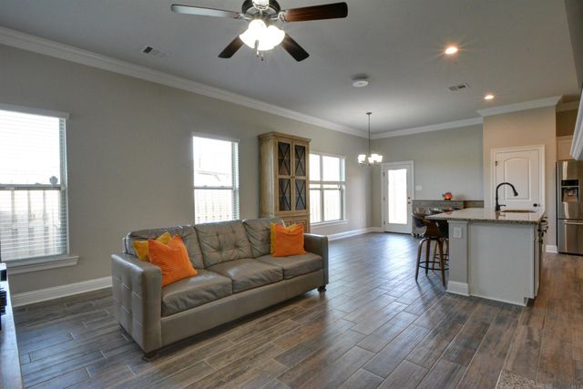 6151 Lake Edge Dr, Baton Rouge, LA 70820