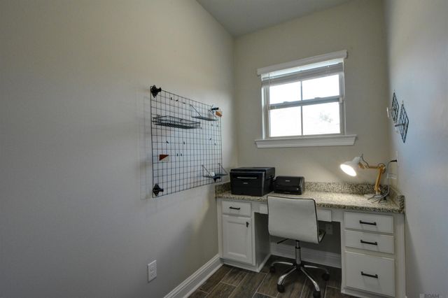 6151 Lake Edge Dr, Baton Rouge, LA 70820