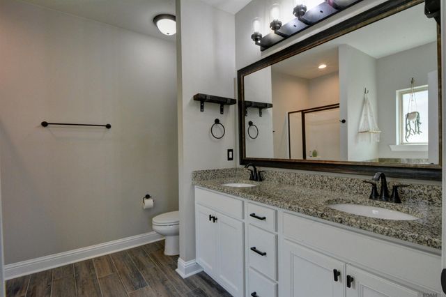 6151 Lake Edge Dr, Baton Rouge, LA 70820