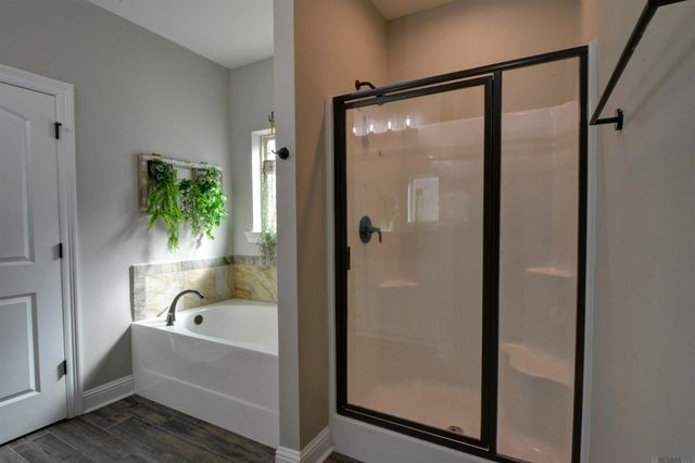 6151 Lake Edge Dr, Baton Rouge, LA 70820