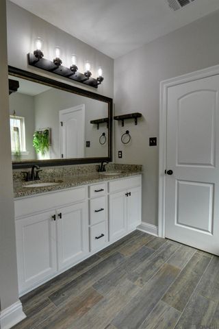 6151 Lake Edge Dr, Baton Rouge, LA 70820