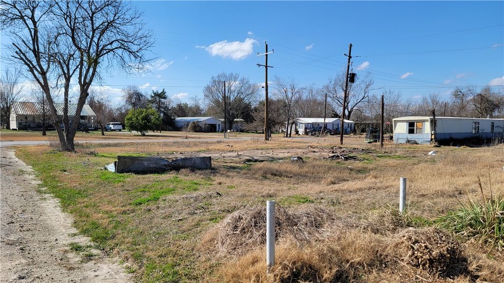 210 Holly Street, Franklin, TX 77856 — photo 5