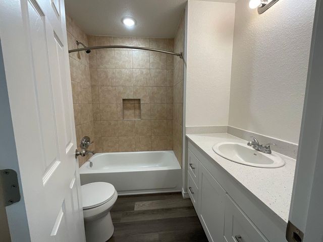 1220 Nora LN, Kingsland, TX 78639