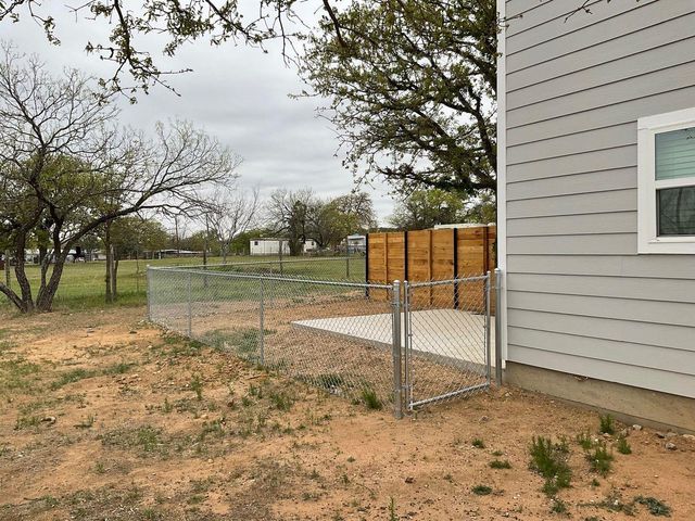 1220 Nora LN, Kingsland, TX 78639