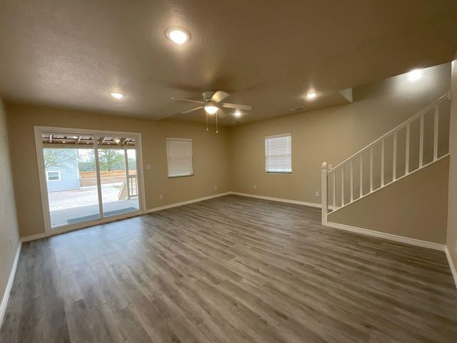 1220 Nora LN, Kingsland, TX 78639