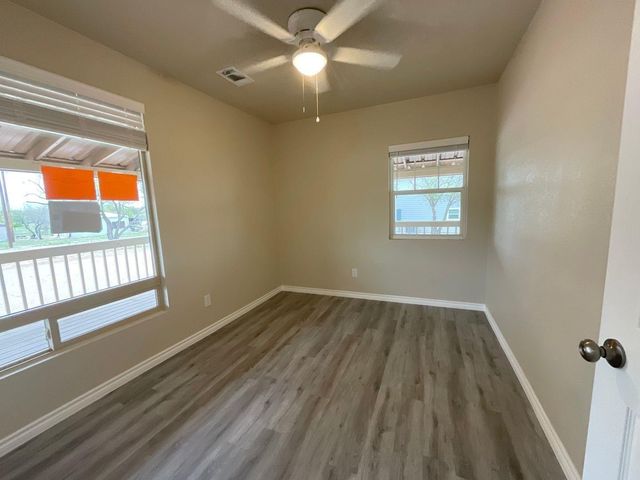 1220 Nora LN, Kingsland, TX 78639