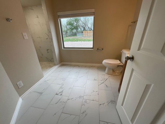 1220 Nora LN, Kingsland, TX 78639