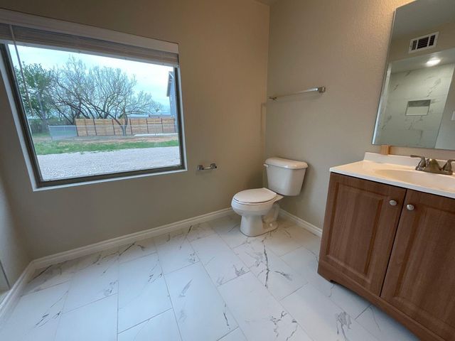 1220 Nora LN, Kingsland, TX 78639