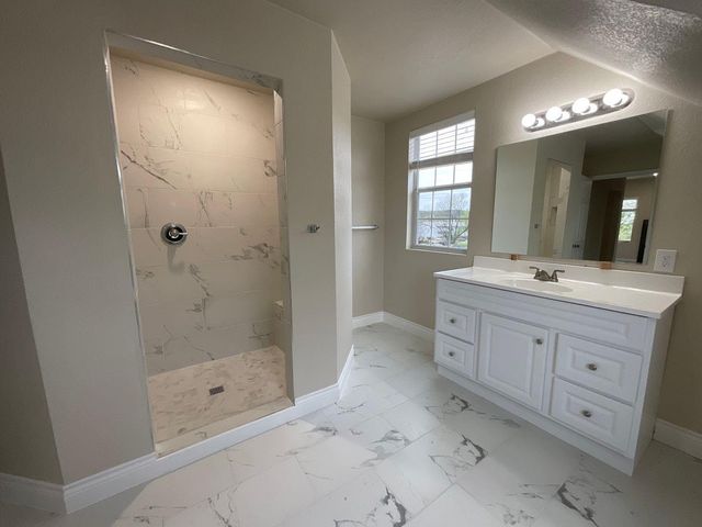 1220 Nora LN, Kingsland, TX 78639