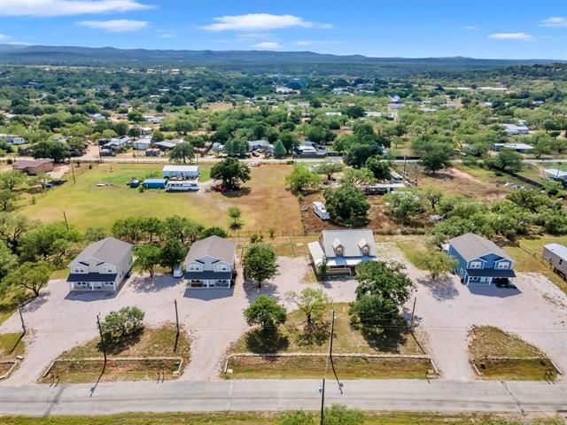 1220 Nora LN, Kingsland, TX 78639
