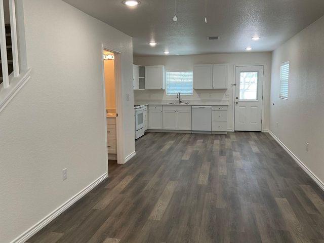 1220 Nora LN, Kingsland, TX 78639