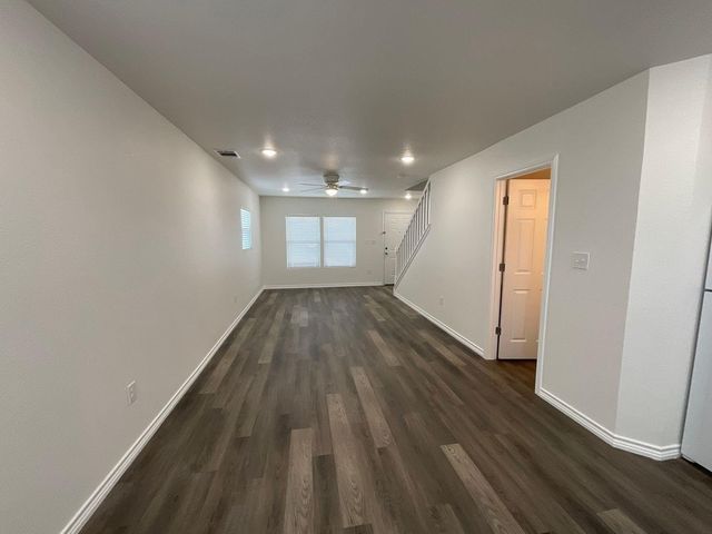 1220 Nora LN, Kingsland, TX 78639