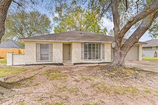 512 Stoneledge Drive, Friendswood, TX 77546