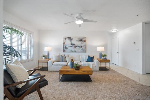 881 Thomas 26, San Diego, CA 92109