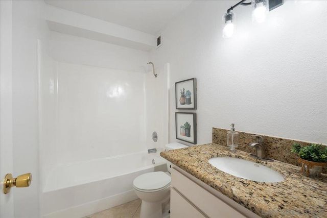 881 Thomas 26, San Diego, CA 92109