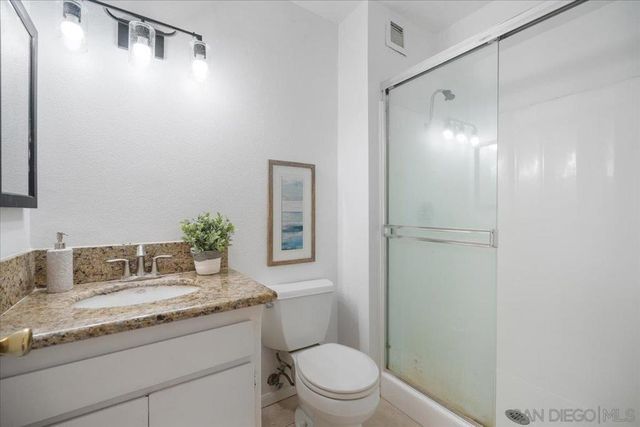 881 Thomas 26, San Diego, CA 92109