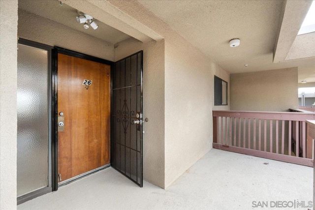 881 Thomas 26, San Diego, CA 92109