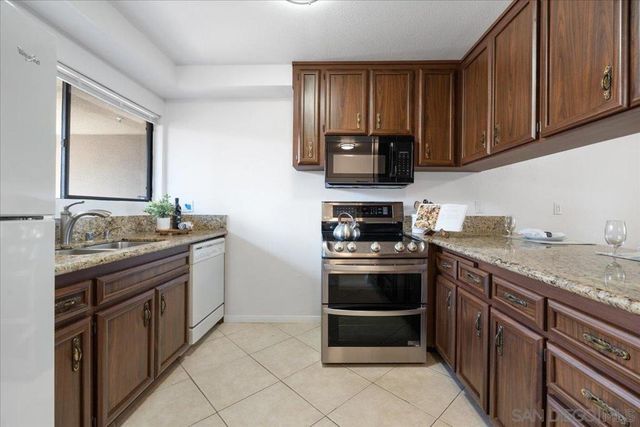 881 Thomas 26, San Diego, CA 92109