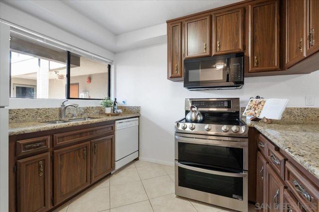 881 Thomas 26, San Diego, CA 92109