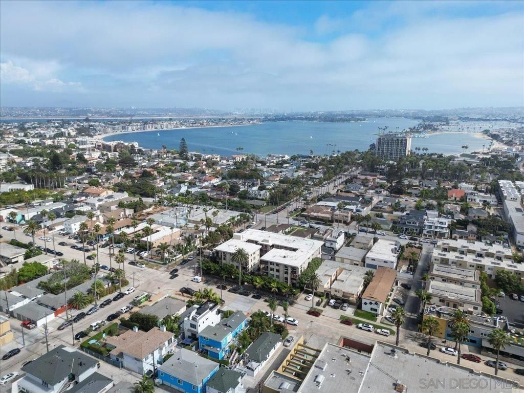 881 Thomas 26, San Diego, CA 92109