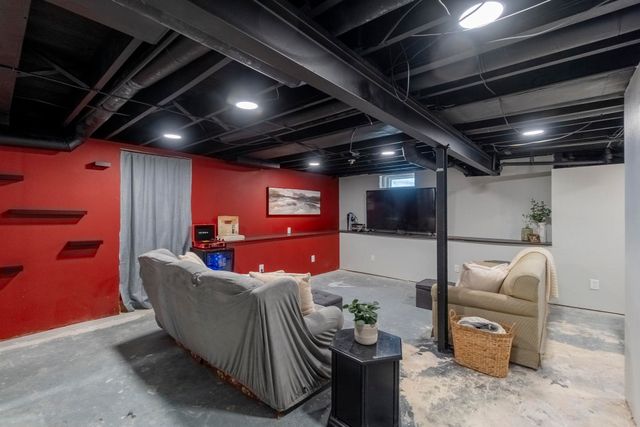 111 Morgan Road, Waterloo, IA 50701