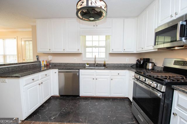 105 Applewood Way, Fayetteville, GA 30215