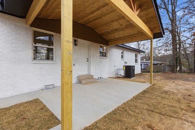 302 Oak Lane, Little Rock, AR 72205