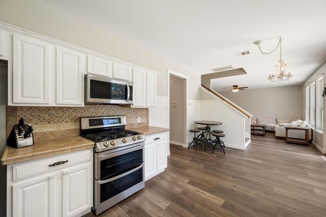 100 Tulip CV, Kyle, TX 78640