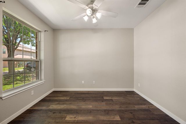 100 Tulip CV, Kyle, TX 78640
