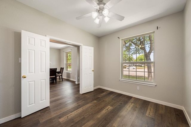 100 Tulip CV, Kyle, TX 78640